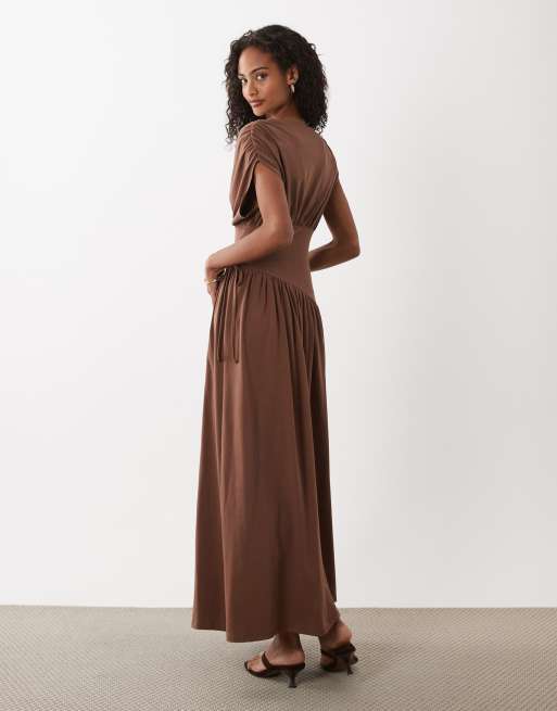 ASOS DESIGN – Midikleid in Schokobraun mit tiefem Ausschnitt und Taillendetail, 2 von 4