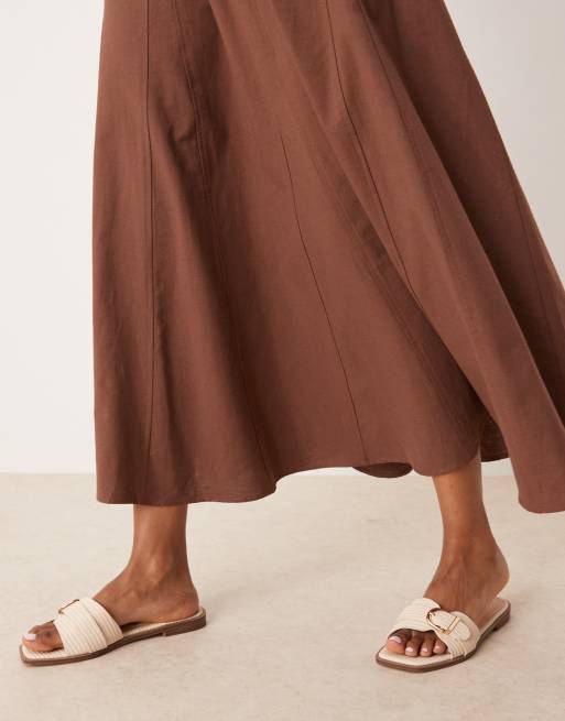 ASOS DESIGN – Midikleid in Schokobraun mit U-Boot-Ausschnitt und Ziernaht, 2 von 4