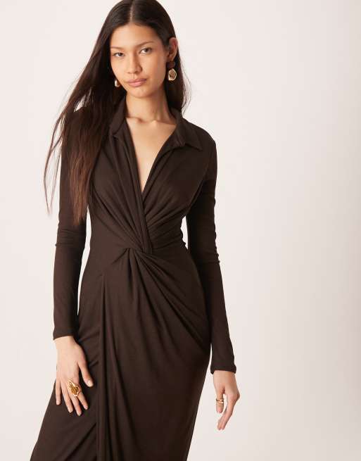ASOS DESIGN – Midikleid in Schokobraun mit verdrehtem Detail und Kragen, 3 von 4