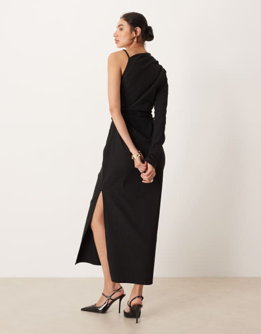 ASOS DESIGN – Midikleid in Schwarz mit drapiertem One-Shoulder-Design und weißen Nadelstreifen, 3 von 4