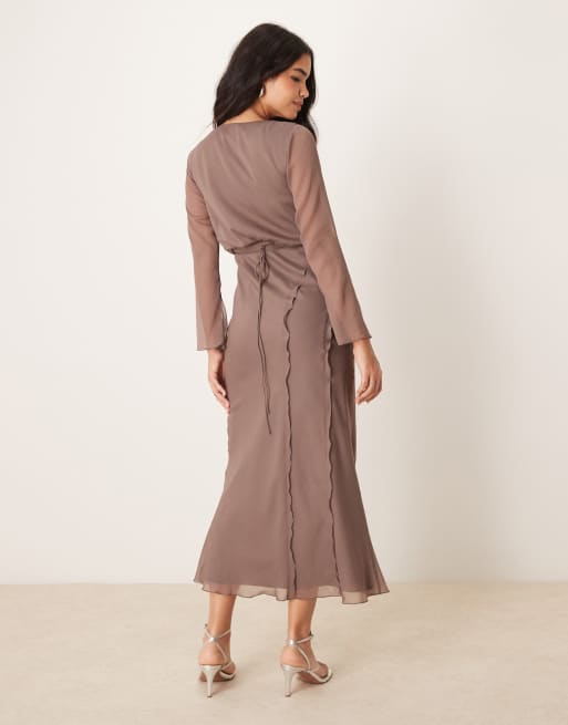 ASOS DESIGN – Midikleid in Taupe mit gewickelter Vorderseite und Ziernaht, 2 von 4