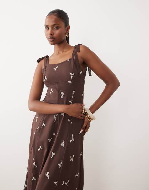 ASOS DESIGN Midikleid mit Bindeträgern und Stickerei in Schokobraun - view 1