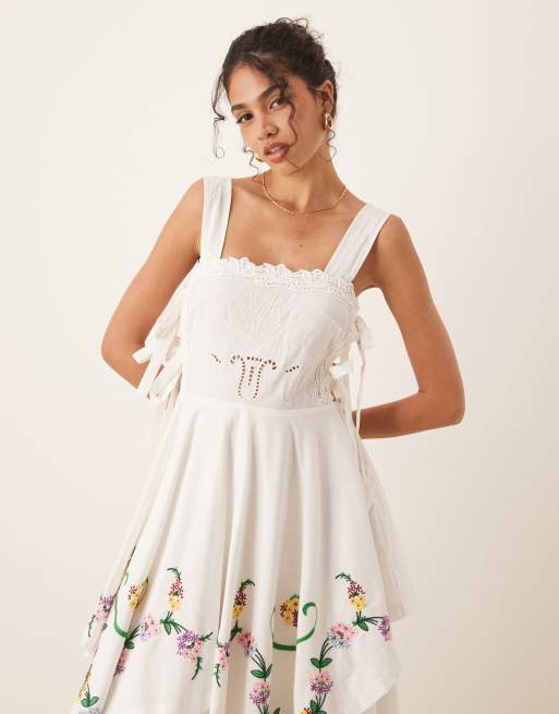 ASOS DESIGN – Midikleid mit eckigem Ausschnitt, Zipfelsaum und Blumenstickerei, 4 von 4