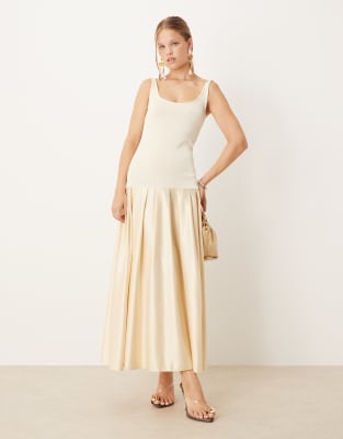ASOS DESIGN - Midikleid mit Rock aus Satin in Champagner, U-Boot-Ausschnitt und tief angesetzter Taille-Neutral