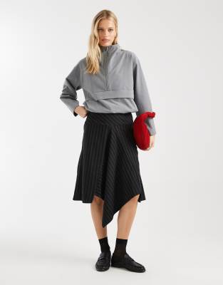ASOS DESIGN - Midirock im 90er-Stil mit tiefem Saum und Nadelstreifen-Bunt