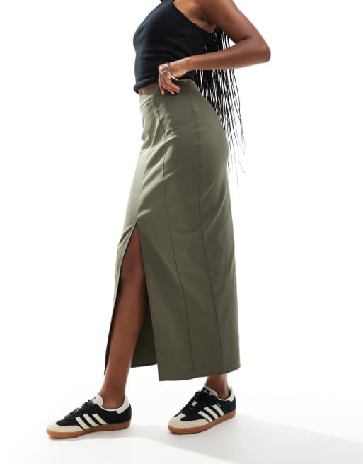 ASOS DESIGN – Midirock in Khaki mit Schlitz vorn