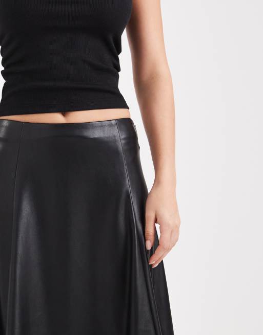 ASOS DESIGN - Midirok van imitatieleer met zoom en volumedetail in zwart, 4 van 5