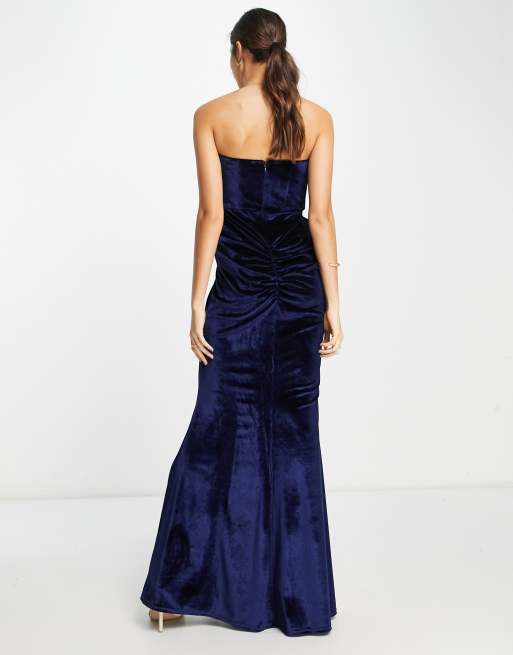 ASOS DESIGN – Midnattsblå maxiklänning med v-formad bygel, djup ringning och knut framtill av sammet, 2 av 4