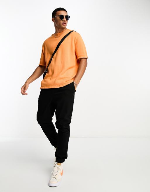 Orange t hot sale shirt outfit