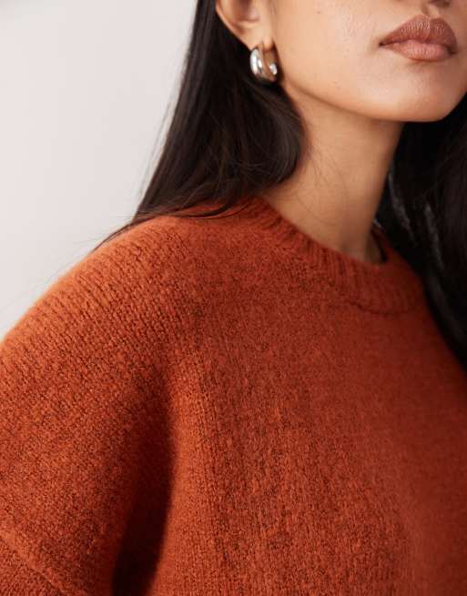 ASOS DESIGN – Miedziany sweter oversize z okrągłym dekoltem i zaokrąglonym dołem, 2 z 4