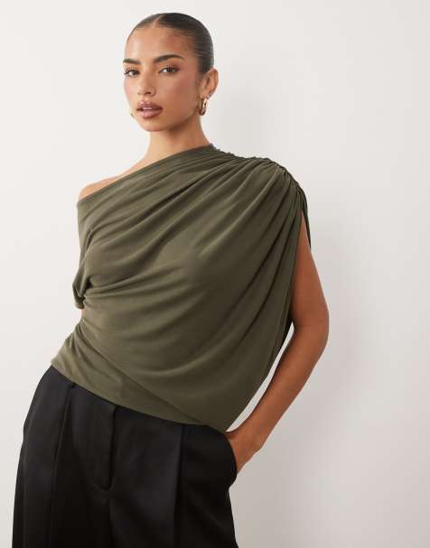 ASOS DESIGN – Miękki asymetryczny top z marszczeniem i pelerynowym rękawem w kolorze khaki - view 1
