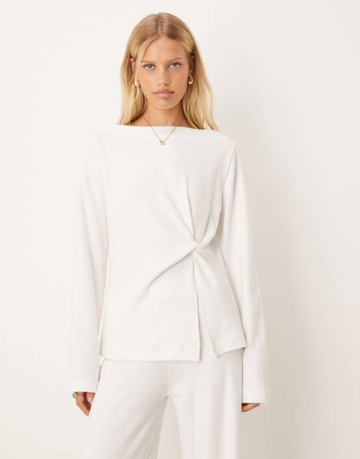 ASOS DESIGN – Miękki biały top z odsłoniętymi ramionami i długimi rękawami