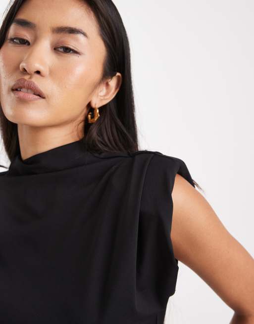 ASOS DESIGN – Miękki czarny top z poduszkami na ramionach i golfem, 3 z 4