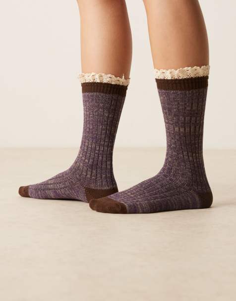 ASOS DESIGN – Miękkie fioletowo-brązowe prążkowane skarpetki z szydełkowaną falbanką na brzegu - view 1