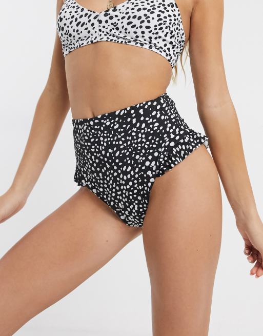 ASOS DESIGN – Mieszaj i łącz – Biało-czarny dół od bikini w groszki z podwyższonym stanem i falbankami 