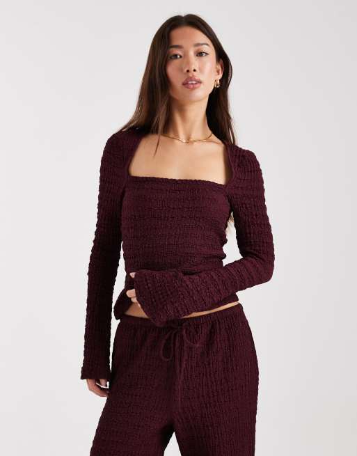 ASOS DESIGN – Mieszaj i łącz – Bordowy fakturowany top z dekoltem karo i rozkloszowanymi rękawami