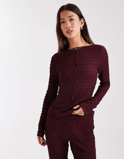 ASOS DESIGN – Mieszaj i łącz – Bordowy, fakturowany zestaw z ozdobnym szwem: top z długimi rękawami i półokrągłym dekoltem z tyłu oraz spodnie z szerokimi nogawkami, 5 z 5