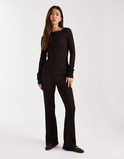 ASOS DESIGN – Mieszaj i łącz – Fakturowane czarne spodnie z rozszerzanymi nogawkami i podwyższonym stanem