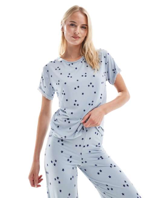 ASOS DESIGN – Mieszaj i łącz – Niebieska miękka koszulka od piżamy w gwiazdki z koronkowym wykończeniem