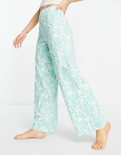 ASOS DESIGN – Mieszaj i łącz – Zielone spodnie piżamowe z satyny w kwiatowy wzór