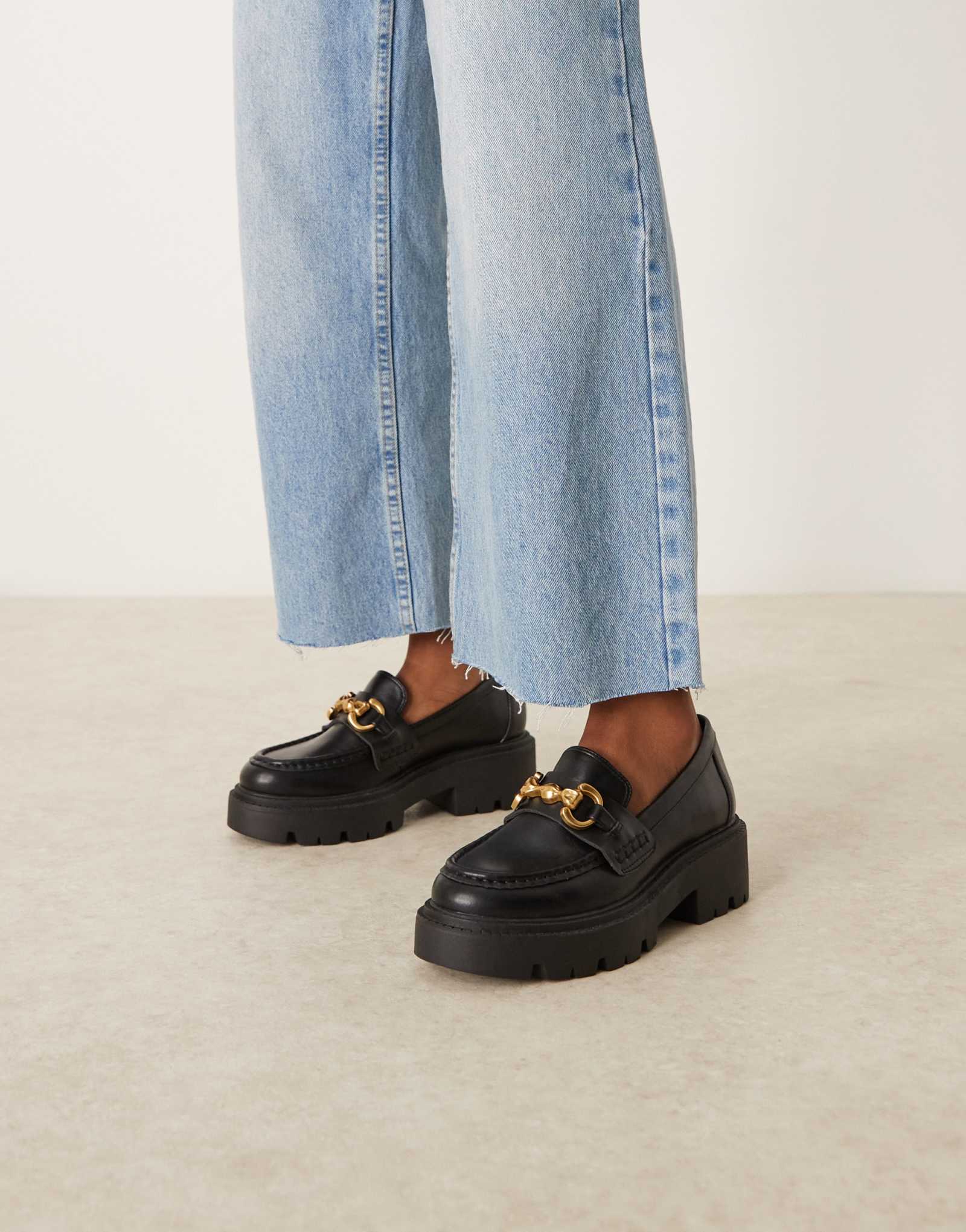 Черные лоферы ASOS DESIGN Milan с массивной цепочкой в миланском стиле