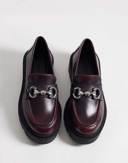 ASOS DESIGN Milan chunky chain loafers in bordeauxrood, 2 van 4