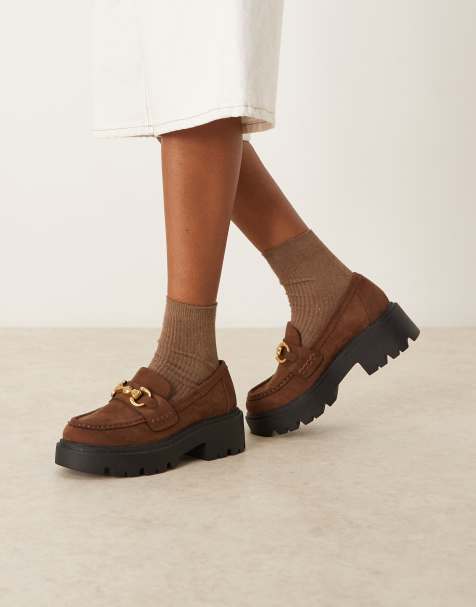 ASOS DESIGN – Milan – Czekoladowe zamszowe loafersy na grubej podeszwie z grubym łańcuszkiem - view 1