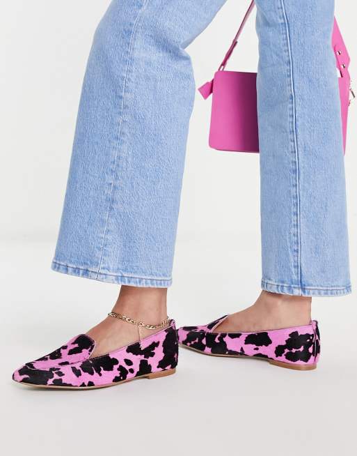 ASOS DESIGN - Miley - Leren loafers in roze met koeienprint