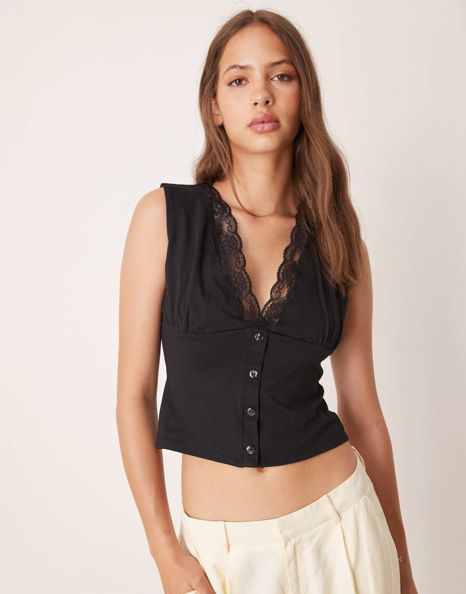 Топ ASOS DESIGN milkmaid с глубоким вырезом на пуговицах и кружевной отделкой черного цвета