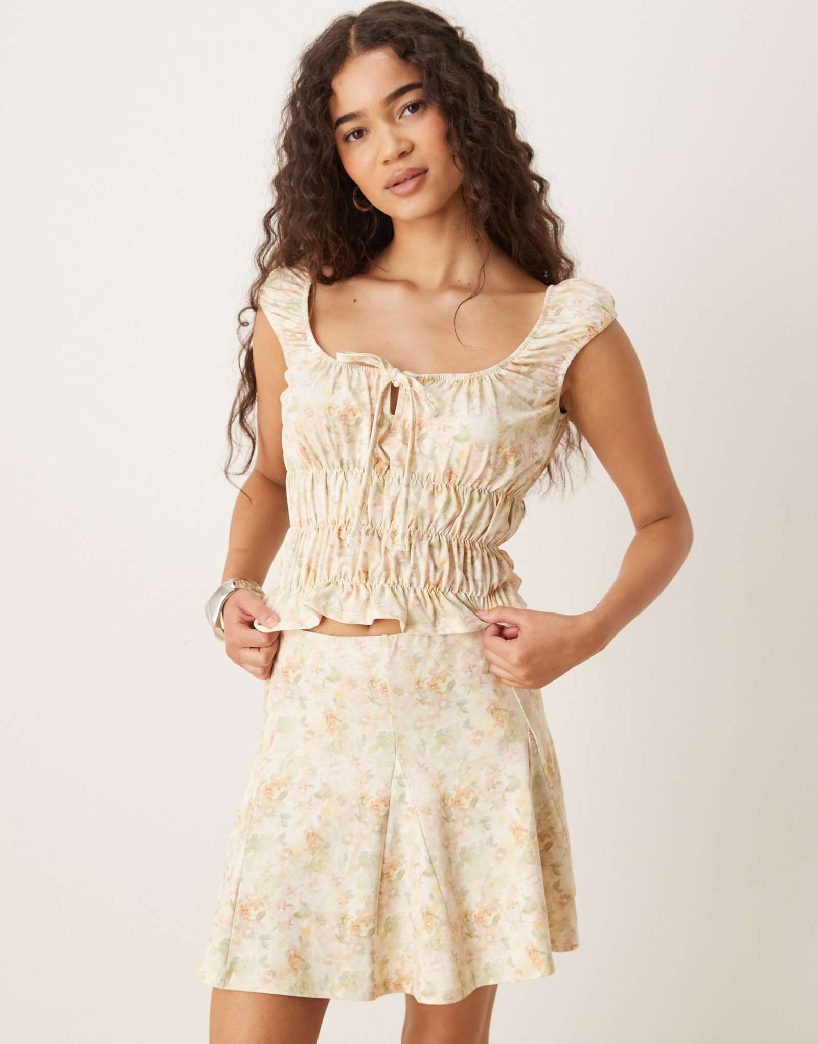 Топ с коротким рукавом milkmaid от ASOS DESIGN с желтым цветочным принтом - часть комплекта