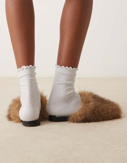 ASOS DESIGN – Mimic – Flache Mules aus Kunstpelz in Hellbraun, 3 von 4