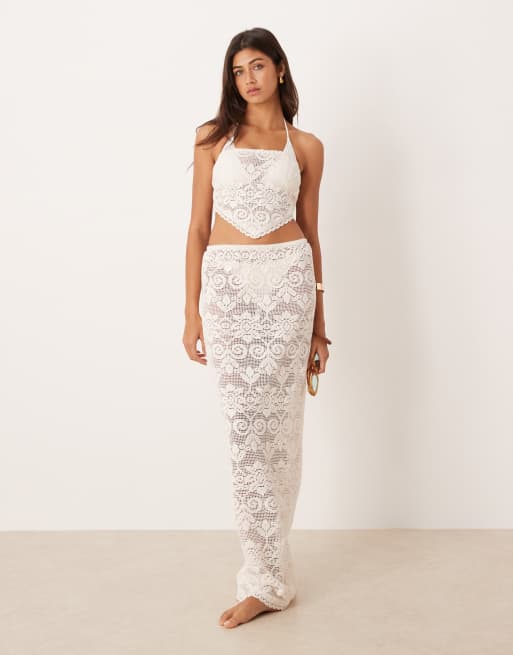 ASOS DESIGN - Minette - Coordinato da spiaggia color crema con top in pizzo all'uncinetto e gonna lunga