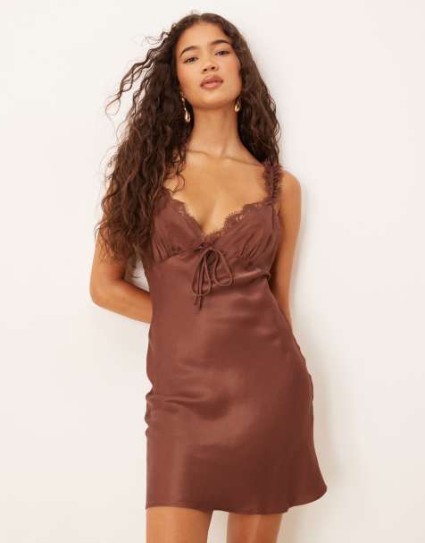 ASOS DESIGN – Mini-Camisole-Kleid aus Satin in Schokobraun und Rüschendetails - view 1