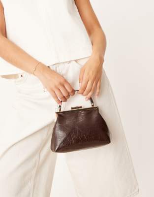 ASOS DESIGN - Mini-Clutch in Schokobraun mit Textur-Rot