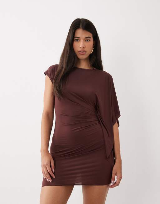 ASOS DESIGN mini dress asimmetrico con dettaglio manica a mantella morbida marrone, 1 di 4