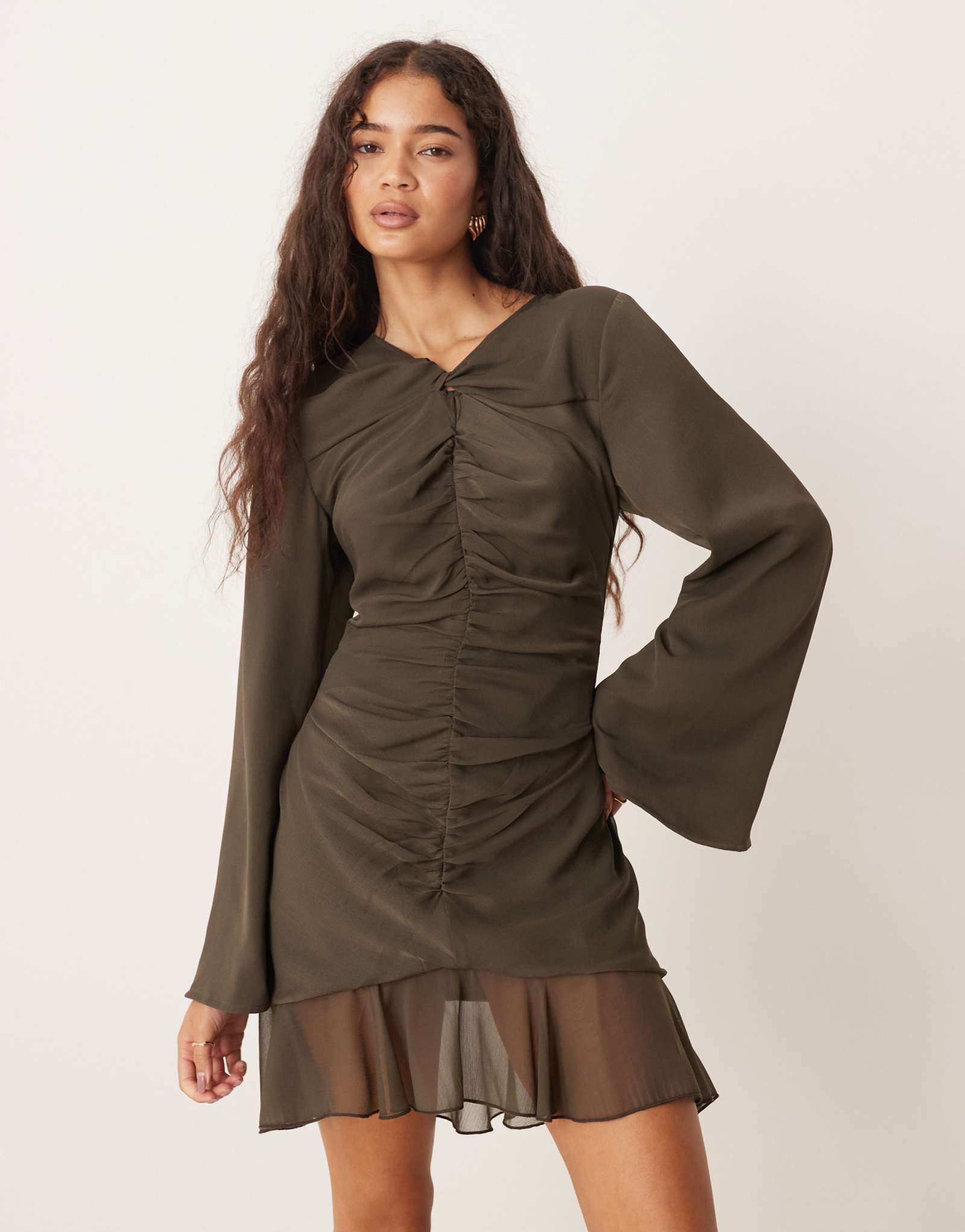 Мини-платье ASOS DESIGN с лифом в сборку темно-оливкового цвета