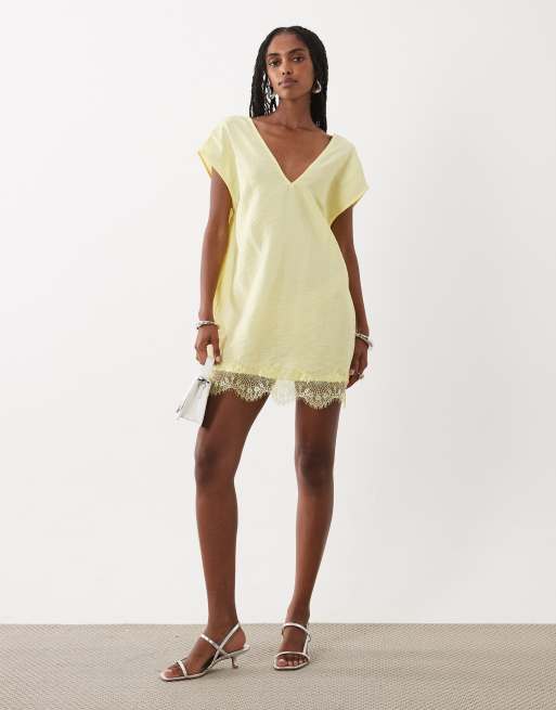 ASOS DESIGN – Mini-Etuikleid aus Spitze in Gelb mit Knitterstruktur und V-Ausschnitt, 2 von 4