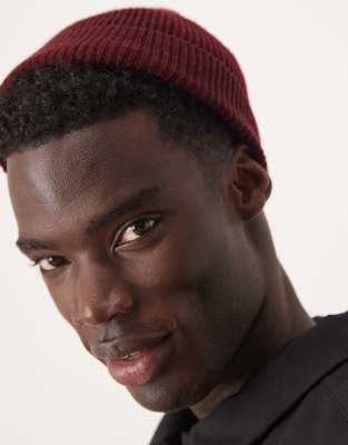 ASOS DESIGN ASOS DESIGN mini fisherman ribbed beanie in burgundy-Red