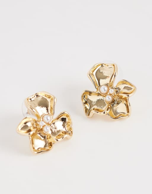 ASOS DESIGN mini flower stud earrings with faux pearl centers in gold tone, 2 of 3