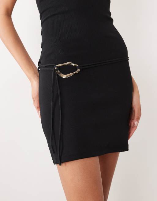 ASOS DESIGN - Mini halterjurk met afwerking in zwart, 3 van 4