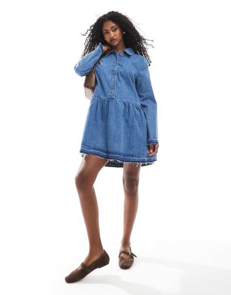 ASOS DESIGN – Mini-Hängerkleid in Mittelblau aus Jeansstoff mit tiefer Taille - view 1