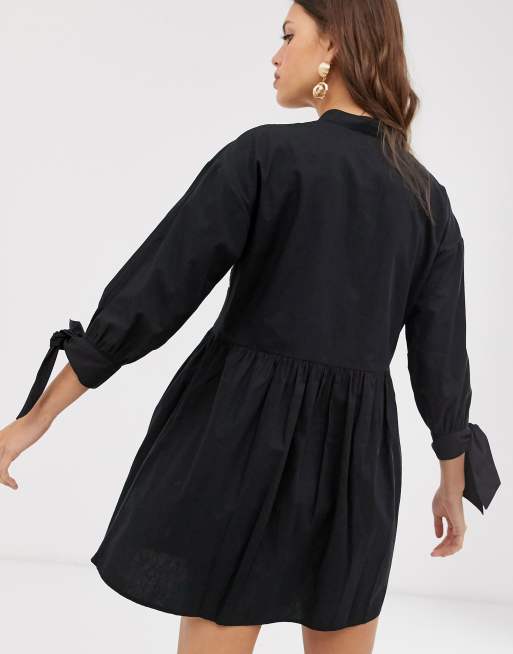 ASOS DESIGN – Mini-Hängerkleid mit besticktem Grandad-Kragen, Knopfleiste und Bindedetail an den Ärmeln, 2 von 4