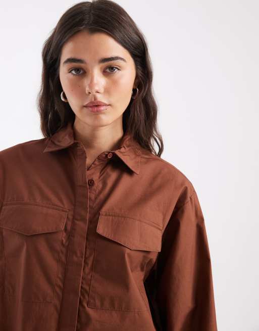 ASOS DESIGN – Mini-Hemdblusenkleid aus Popeline in Schokobraun mit breiten Bündchen und überdimensionalen Taschen, 3 von 4