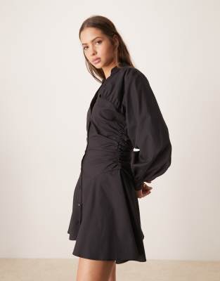 ASOS DESIGN - Mini-Hemdblusenkleid in Schwarz mit gerafften Einsätzen