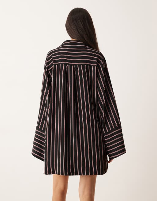 ASOS DESIGN – Mini-Hemdkleid in Schwarz mit roten Streifen, breiten Bündchen und Oversize-Taschen, 2 von 4