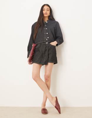 ASOS DESIGN - Mini-Jeansskort in Schwarz/Ecru