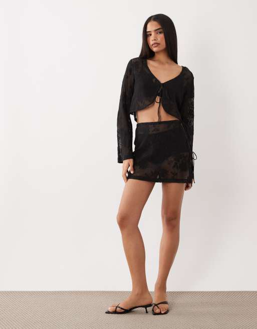 ASOS DESIGN - Ensemble en dentelle crochetée transparente avec liens noués à l'avant avec top et jupe, 2 de 3