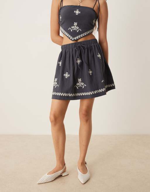 ASOS DESIGN - Mini-jupe d'ensemble effet froissé à broderie - Bleu marine délavé, 5 de 5