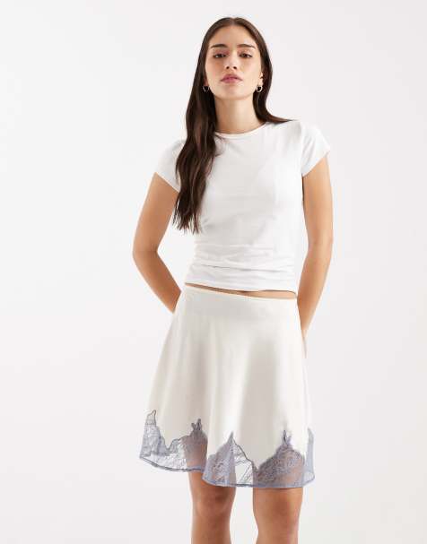 ASOS DESIGN - Mini-jupe d'ensemble en satin avec ourlet en dentelle festonnée - view 1