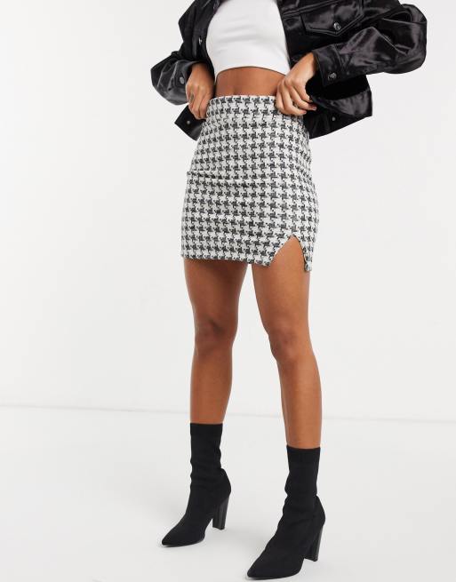 ASOS DESIGN Mini jupe en boucl motif pied de poule avec encoche sur le devant